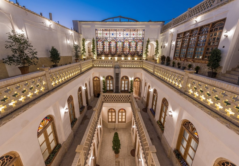 Ghasr Monshi Hotel